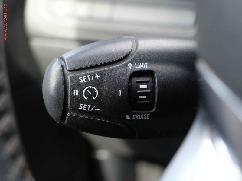 Peugeot 2008 (2016) 1.6 HDi, ČR, GT Line - fotka 12 z 19