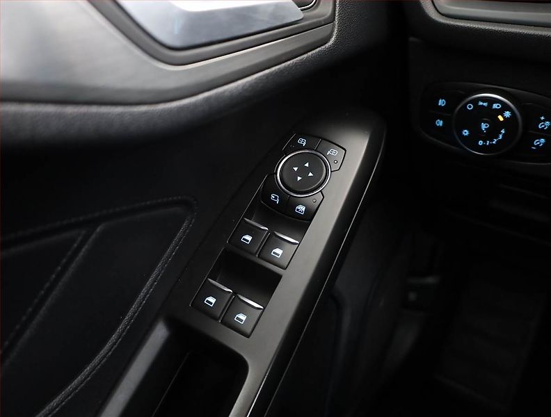 Ford Focus (2019) 1.5 TDCi, Automat, Serv.kniha - fotka 15 z 18