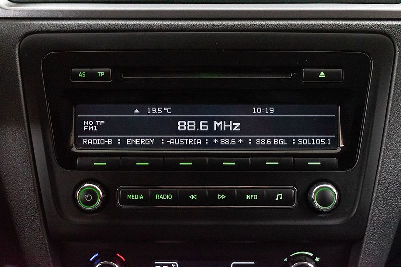 Škoda Rapid 1.2 TSI 63kW*2xKOLA*AUT.KLIMA* - fotka 21 z 31