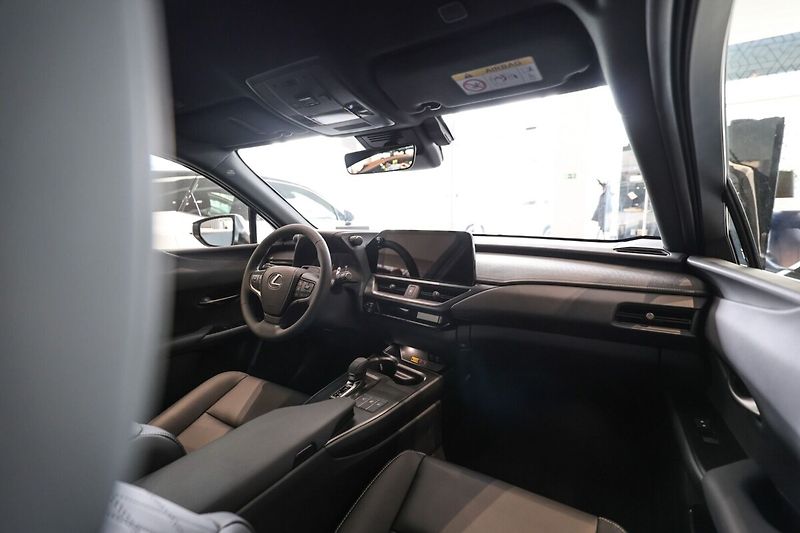 Lexus UX 300h 300h 2.0L HEV F SPORT DESIGN - fotka 10 z 14