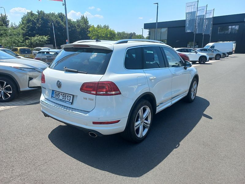 Volkswagen Touareg R-Line 4,2 V8 TDi 4motion - fotka 3 z 15