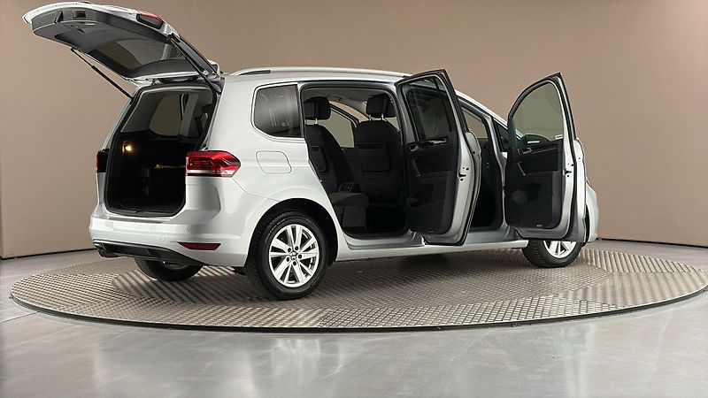 Volkswagen Touran 2.0 TDI DSG Highline - fotka 6 z 26