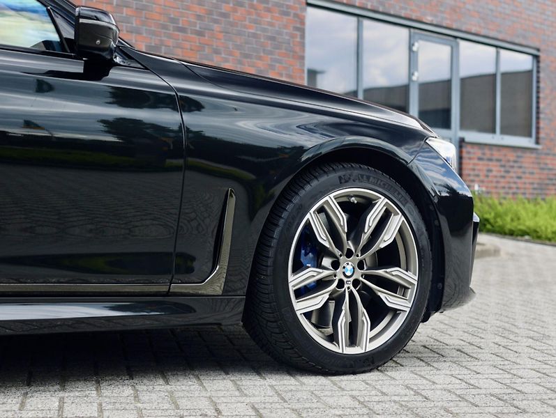 BMW Řada 7 (2019) M760Li xDrive - fotka 16 z 47