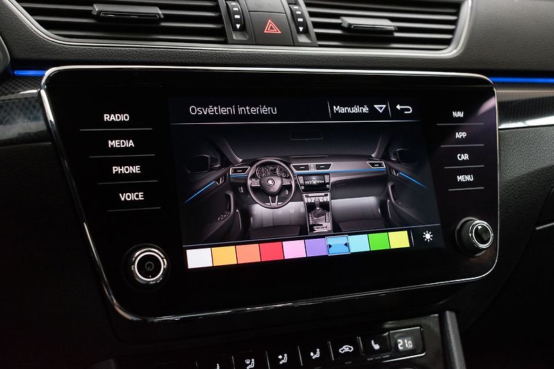 Škoda Superb 2.0 TDI 4x4*SPORTLINE*CANTON* - fotka 37 z 46