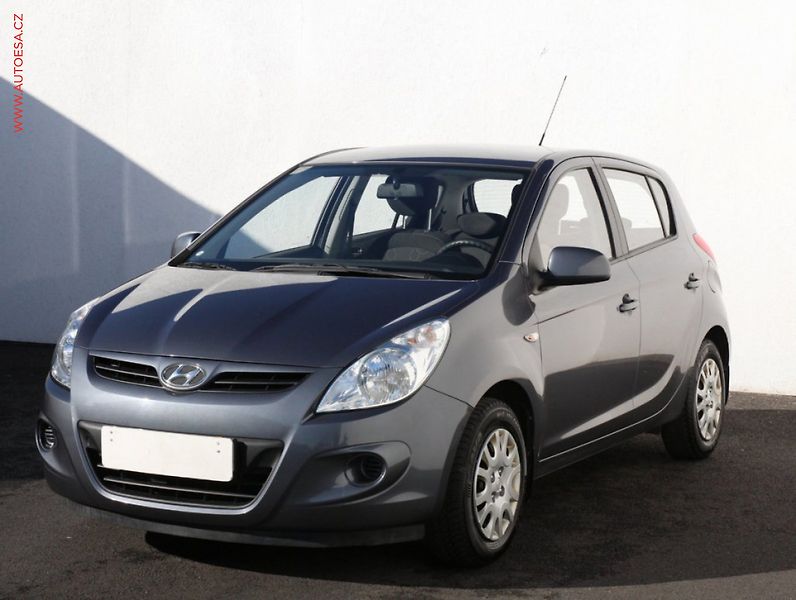 Hyundai i20 (2009) 1.2i, 2.maj,ČR, servis.kniha - fotka 3 z 3