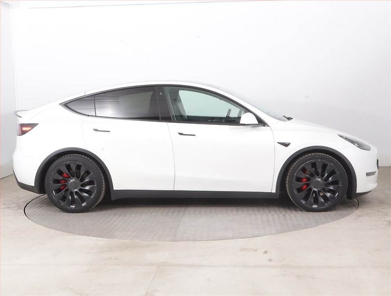 Tesla Model Y (2022) Performance 79kWh, SoH 89% - fotka 6 z 21