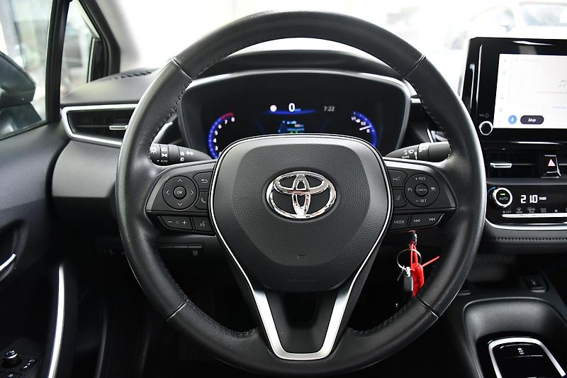 Toyota Corolla 1.5VVT-i 1M 2xKOLA  - fotka 22 z 36