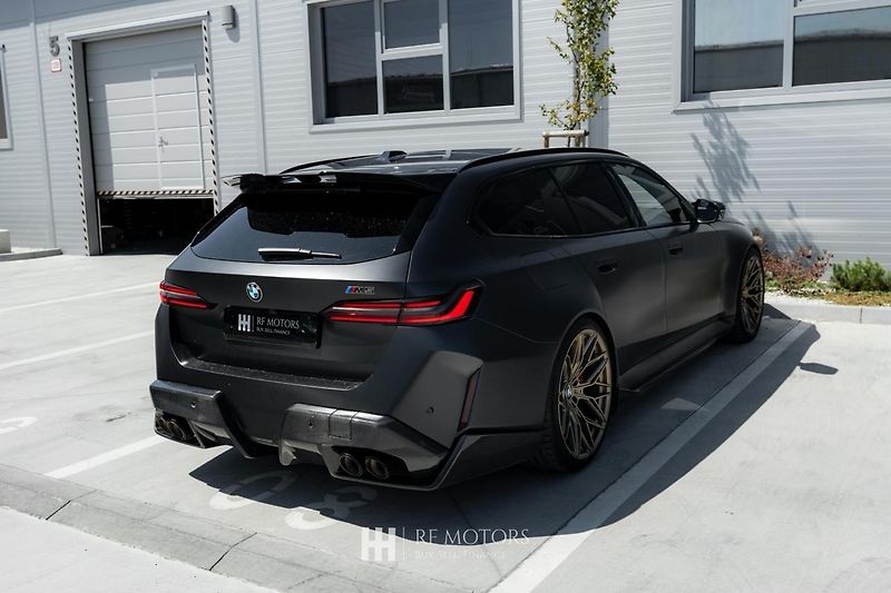 BMW M5 (2025) M5 Touring 727 PS - fotka 8 z 10