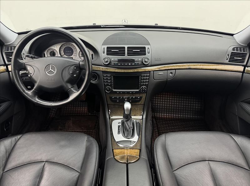 Mercedes-Benz Třídy E 3,0 280 V6 AT AVANTGARDE H/K - fotka 7 z 42