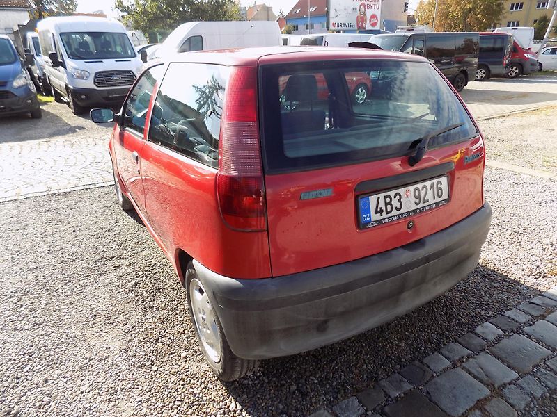 Fiat Punto 1,2I 54 KW SX CENTRÁL, KLIMA - fotka 11 z 30