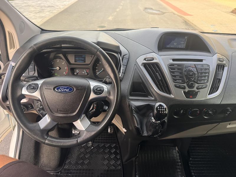 Ford Tourneo Custom 2.2TDCI 92KW L2 9.MÍST - fotka 10 z 32