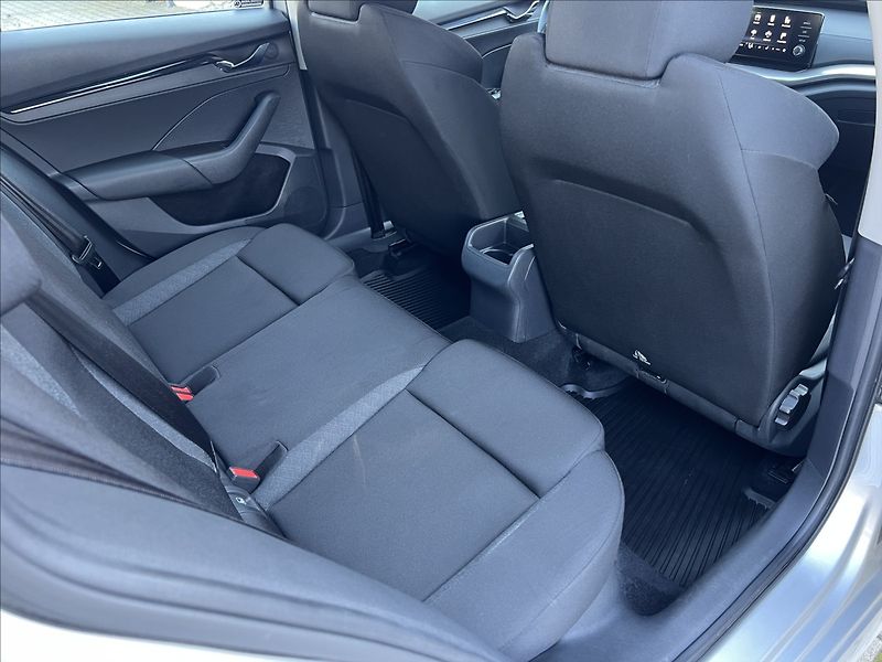 Škoda Octavia 2,0 TDI 85kW Active Combi - fotka 17 z 37