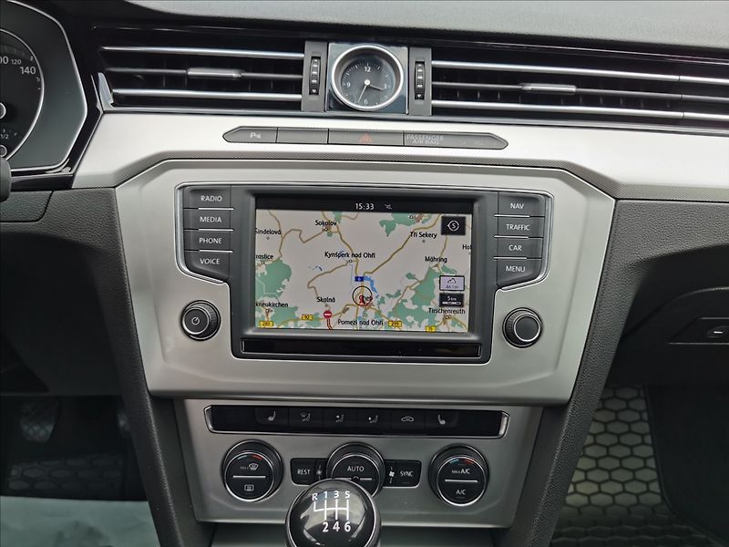 Volkswagen Passat Variant 2.0 TDI Comfortline - fotka 9 z 22
