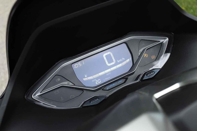V loňském roce prošla Honda PCX modernizací, vylepšila motor, brzdy i kapotáž.