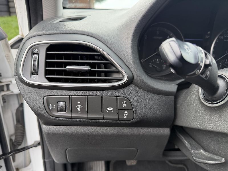 Hyundai i30 1.6 CRDi - fotka 20 z 23