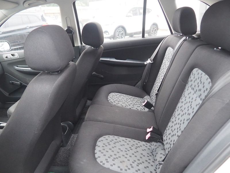 Škoda Fabia (2007) 1.4i, 1. Maj ČR - fotka 12 z 36
