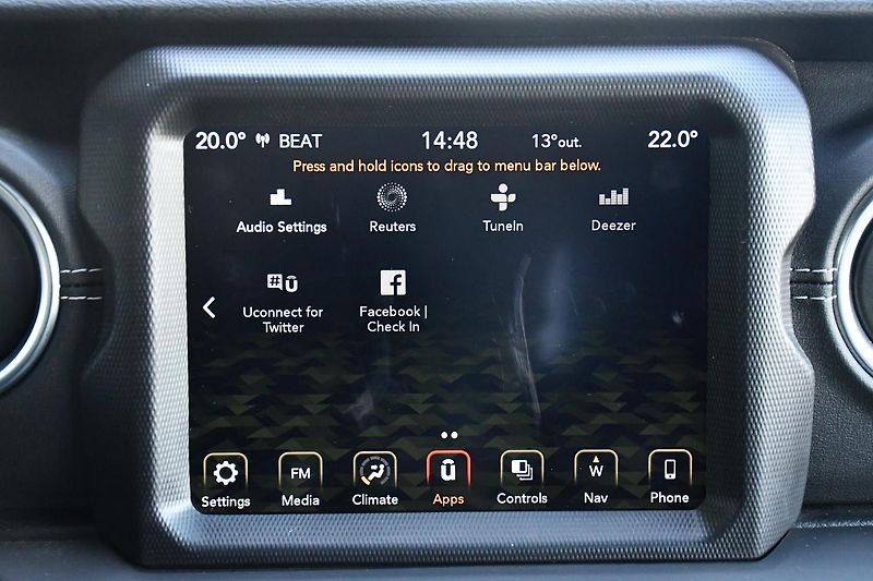 Jeep Wrangler 2.2CRD UNLIMITED REZERVACE - fotka 37 z 51