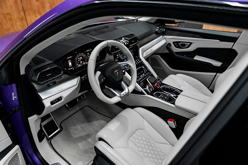 Lamborghini Urus - fotka 12 z 34