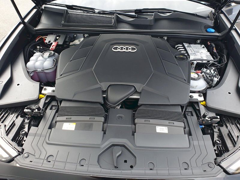 Audi Q8 (2026) SUV 60 TFSI e quattro 360kW - fotka 28 z 31