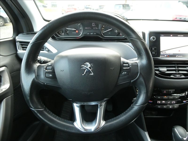 Peugeot 2008 1,2 PureTech 81kW AUTOMAT, ČR - fotka 28 z 38