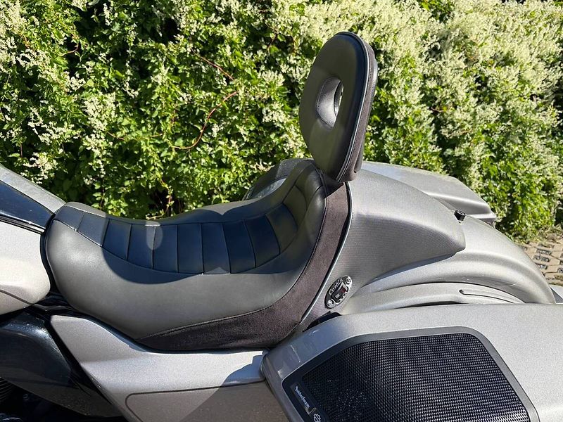 Harley-Davidson FLTRXSE CVO Road Glide (2023) - fotka 13 z 17