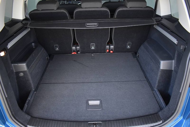 Volkswagen Touran (2023) 1.5TSI 110kW DSG, Full LED - fotka 15 z 25