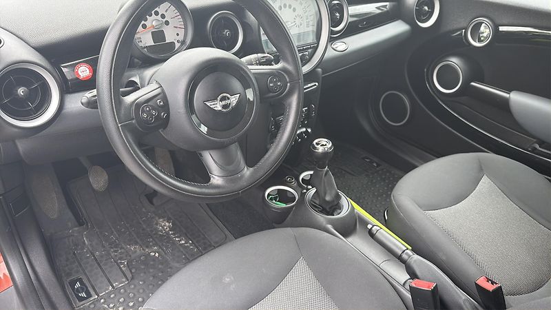 Mini Cooper (2012) 1.6 90kW FACELIFT!!! - fotka 11 z 19