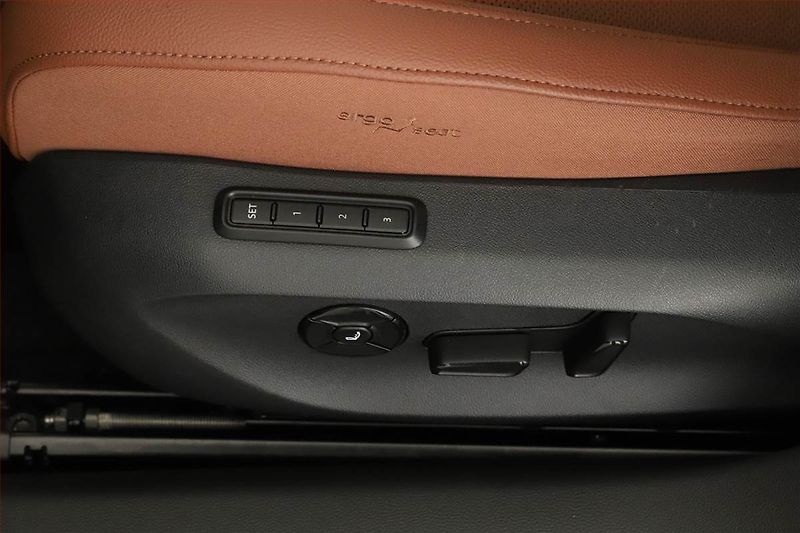 Škoda Superb (2024) 2.0 TDI, L&K, HUD, 360° - fotka 19 z 23