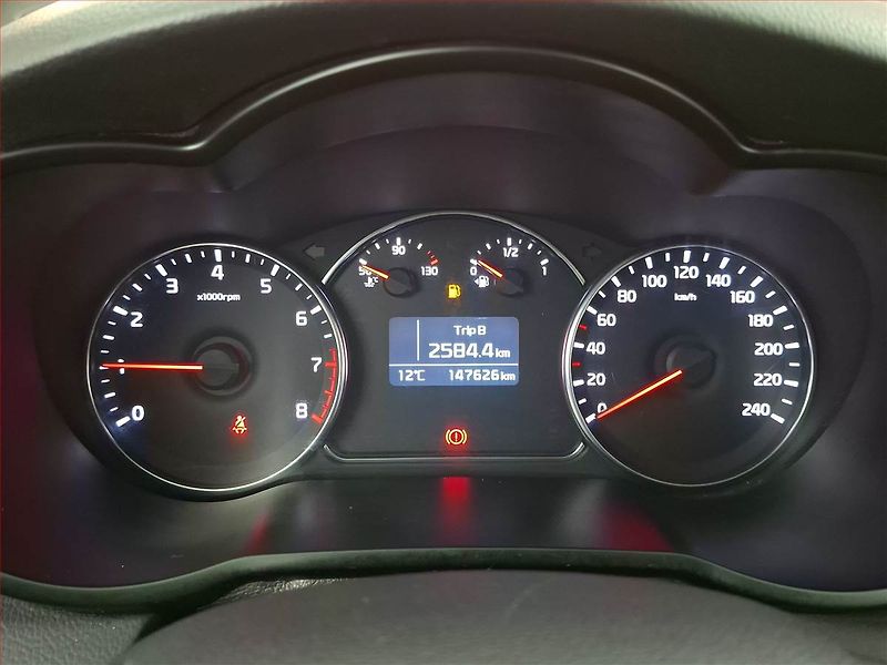 Kia Carens (2017) 1.6 GDI, Serv.kniha, Navi - fotka 11 z 19