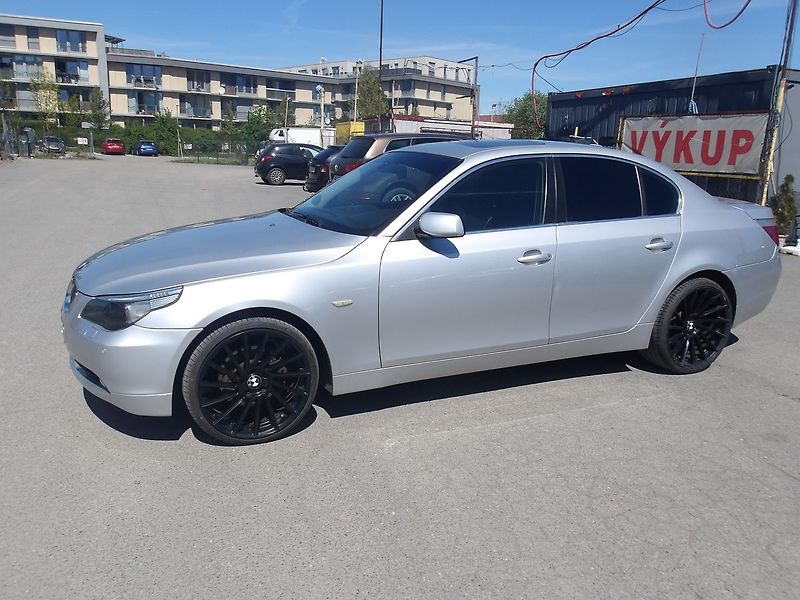 BMW Řada 5 Xi 4x4 AUT ! - fotka 2 z 27