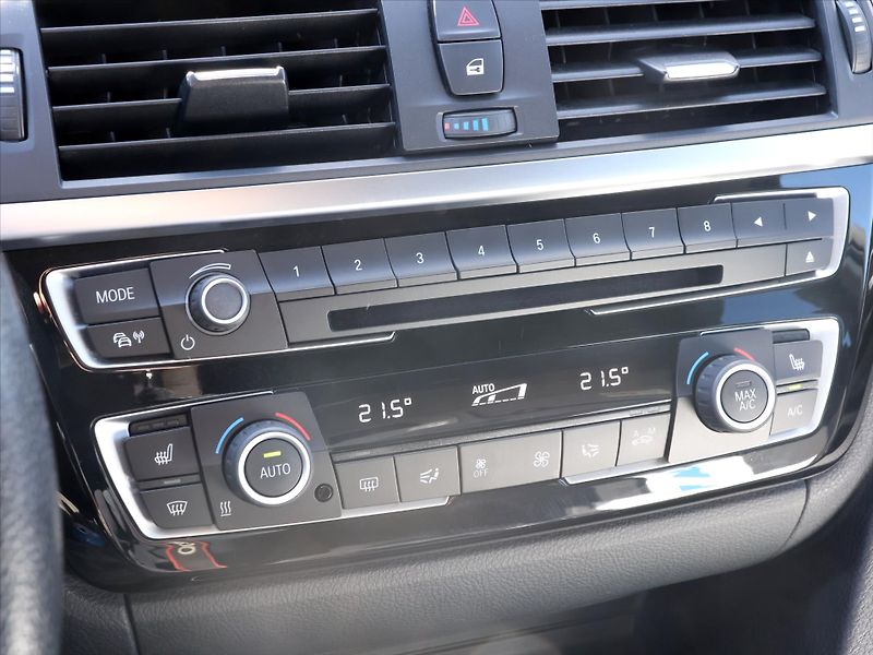 BMW Řada 3 2,0 320d xDrive 140kW Sport - fotka 22 z 32