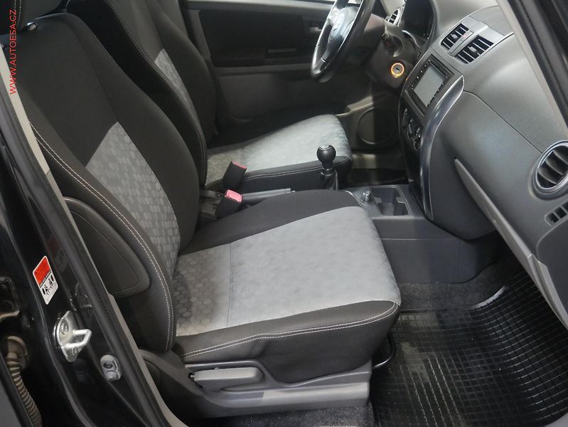 Suzuki SX4 (2013) 1.6VVT 4x4, 1.maj,ČR, AC - fotka 12 z 16