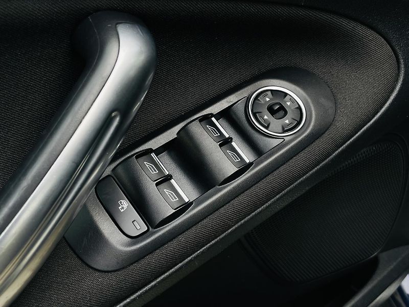 Ford S-MAX 2.0TDCi MANUÁL SENZORY VÝHŘEV - fotka 32 z 44