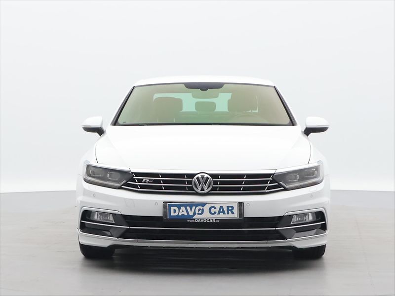 Volkswagen Passat 2,0 TDI 140kW DSG R-line CZ - fotka 2 z 27