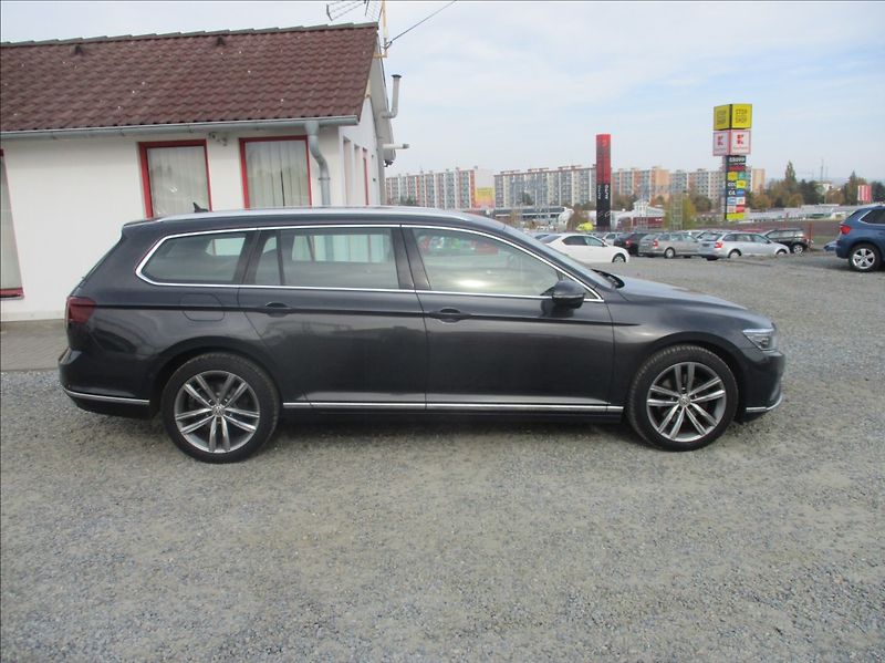 Volkswagen Passat 2,0 TDI, Elegance, DSG, servis - fotka 5 z 35