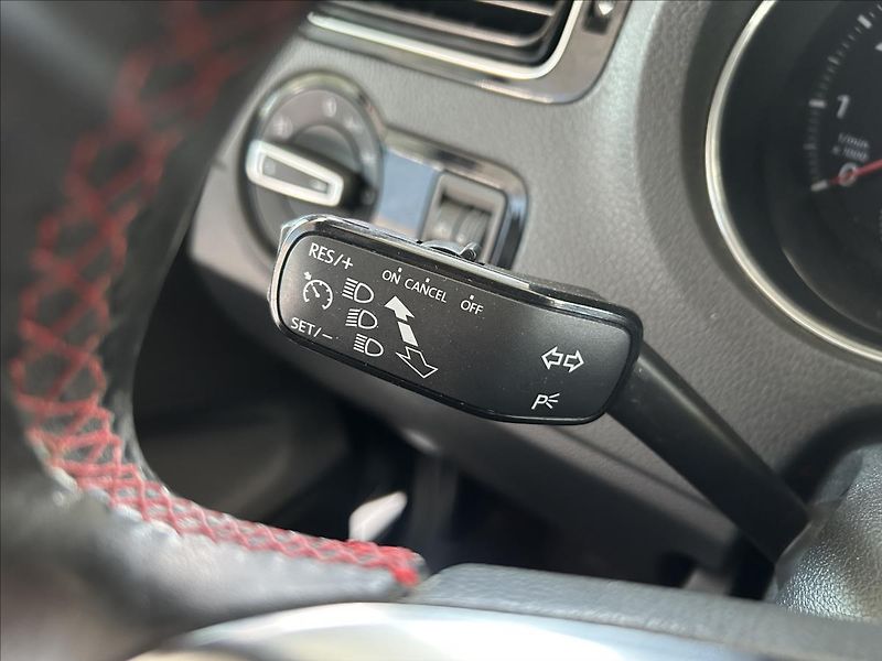 Volkswagen Polo 1,8   GTI,TSI 141kW,SERVISKA - fotka 13 z 26