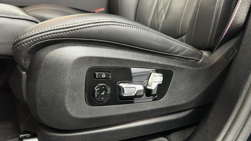 BMW X7 M60i X-DRIVE / ZÁRUKA / 7 MÍST - fotka 42 z 67