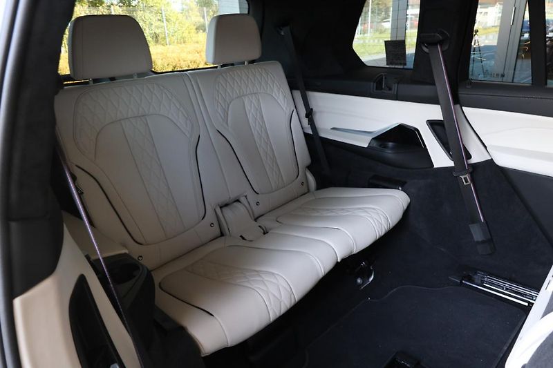 BMW X7 xDrive40d - fotka 7 z 21