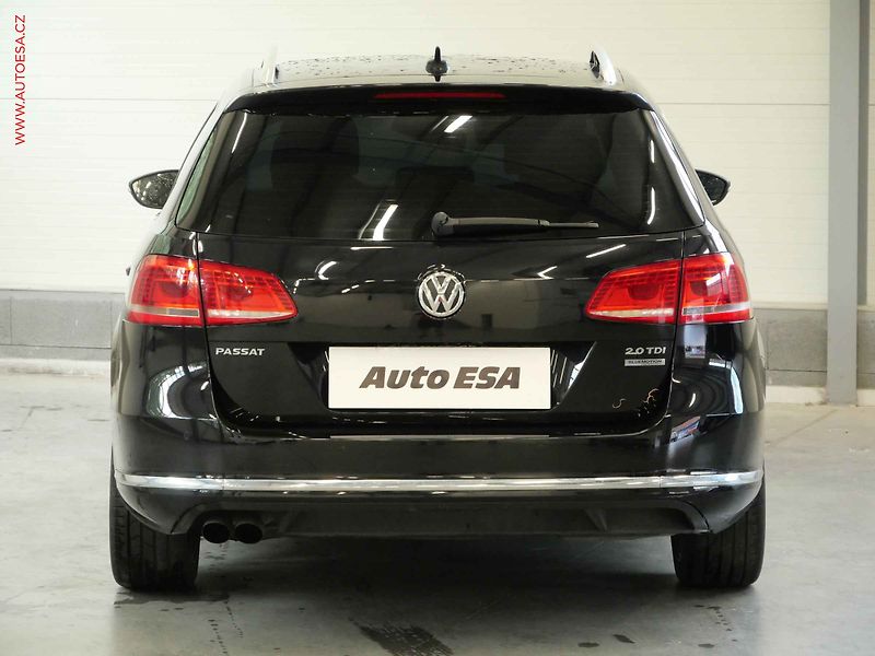 Volkswagen Passat (2013) 2.0TDi, DSG, xenon, park - fotka 5 z 19