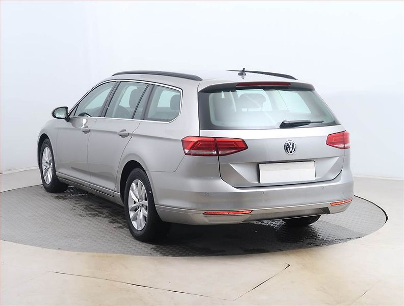 Volkswagen Passat (2016) 1.6 TDI, Serv.kniha, Navi - fotka 4 z 15