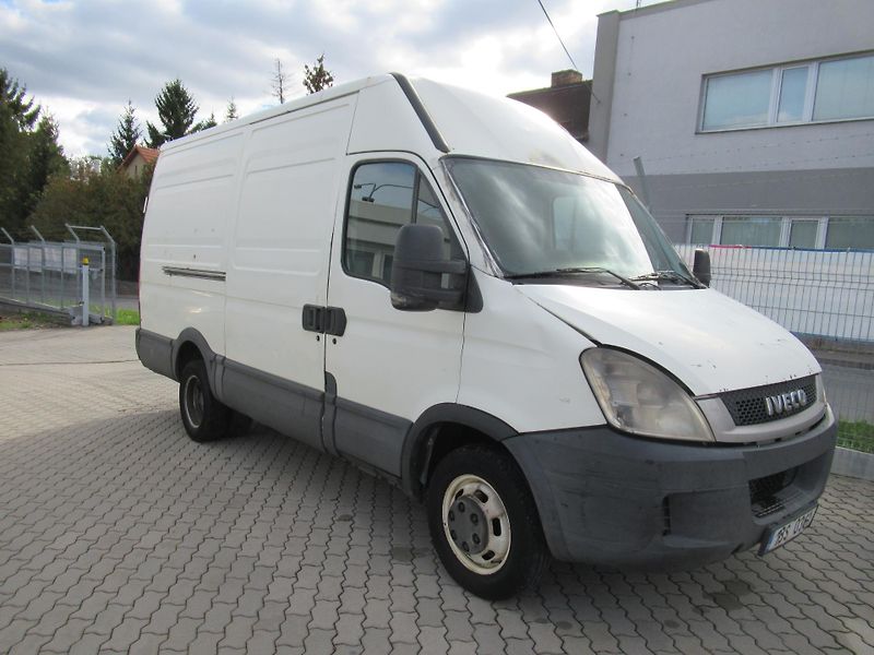 Iveco Daily (2011) 35C13 L2H2 - fotka 3 z 7