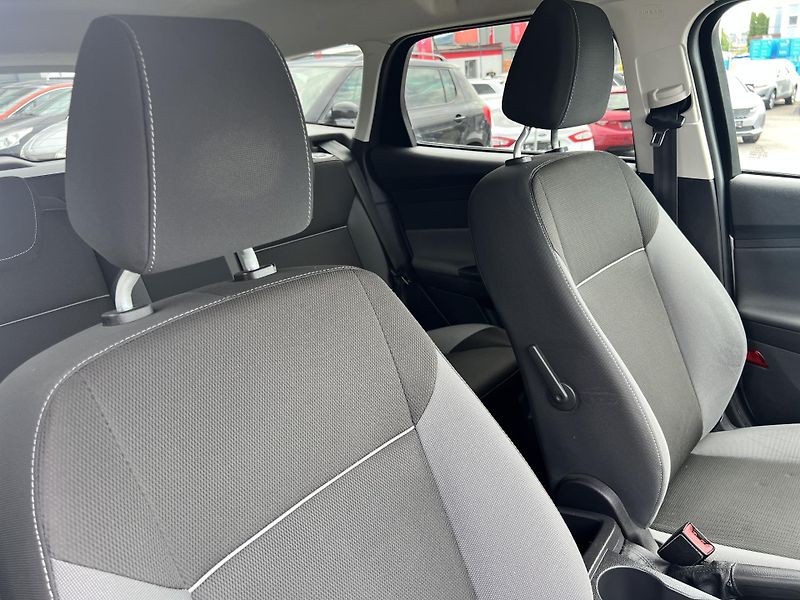 Ford Focus 1.6i KLIMATIZACE NAVI ALU KOLA - fotka 33 z 42