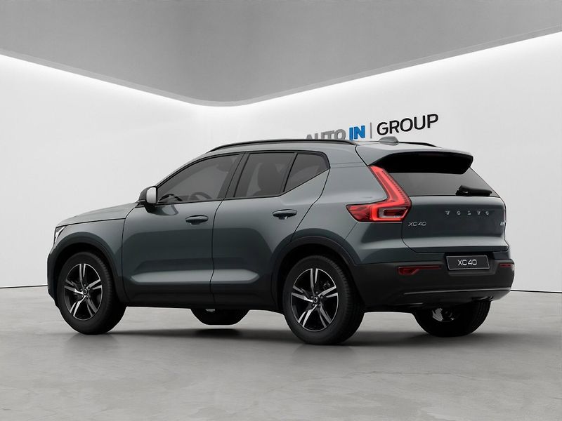 Volvo XC40 (2026) DARK B3 PLUS FWD,360°KAMERA - fotka 4 z 9
