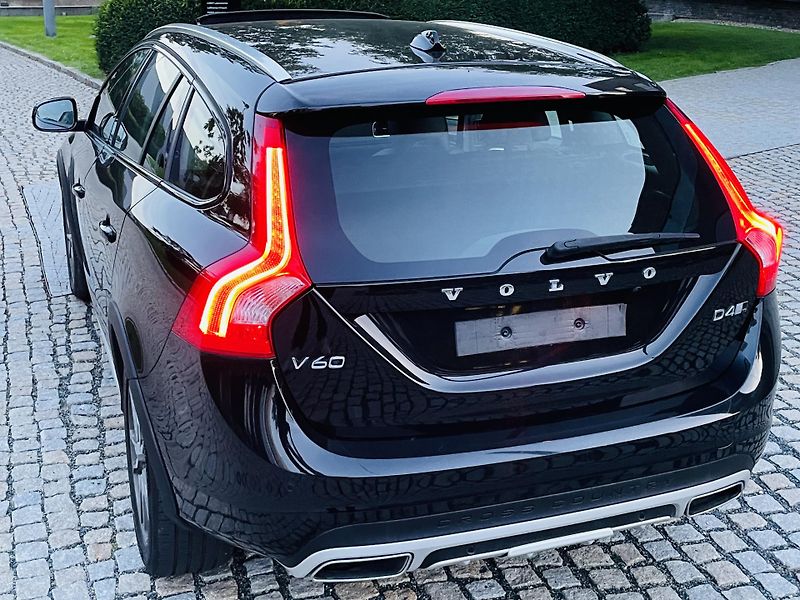 Volvo V60 2.4D4 5V AUTOMAT KAMERA TAŽNÉ - fotka 16 z 46