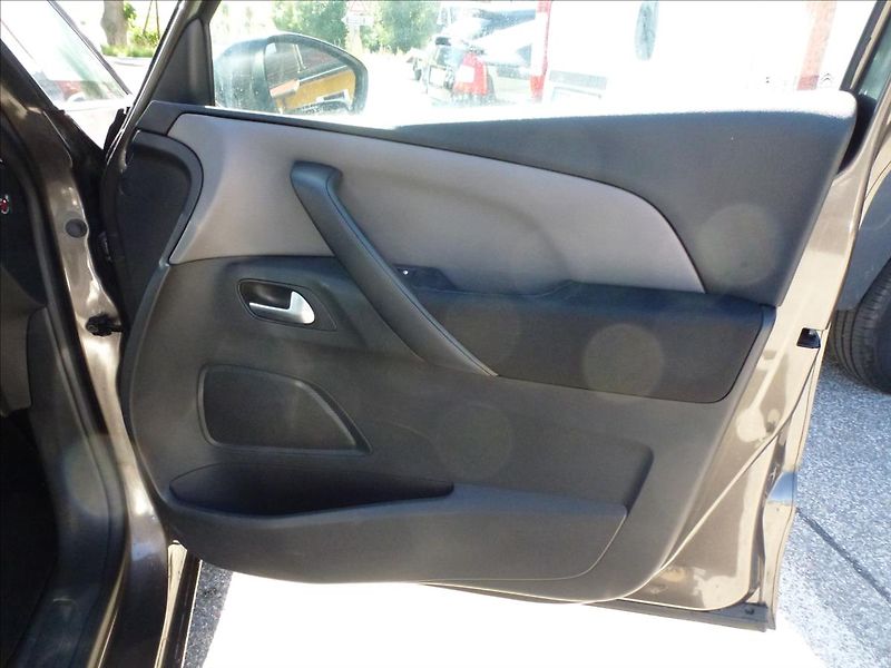 Citroën C4 Picasso 1,2 PureTech 130 6MAN Turbo  S - fotka 24 z 46