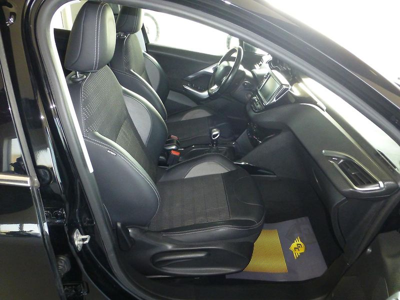 Peugeot 2008 (2019) 1,2-96KW*NAVI*PARK.S**PANORAMA - fotka 15 z 20