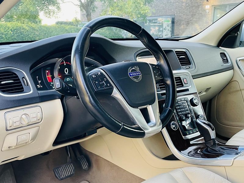 Volvo V60 2.0D4 5V AUTOMAT KAMERA TAŽNÉ - fotka 25 z 43