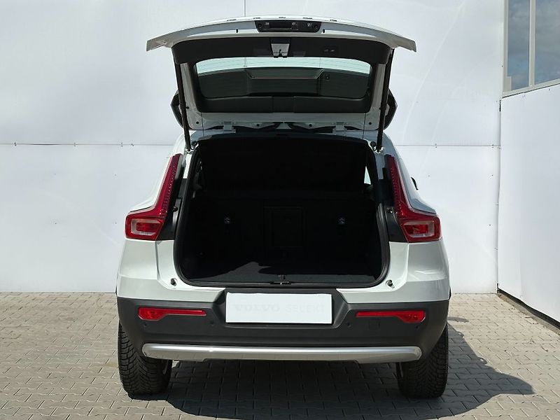 Volvo XC40 CORE B3 FWD 120kW - fotka 8 z 21