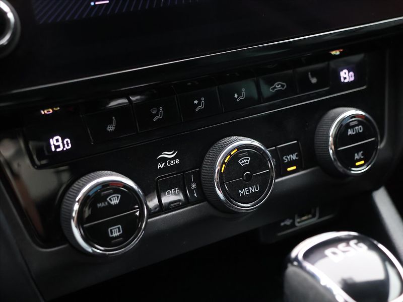Škoda Octavia 2,0 TSI 140kW DSG Style CZ - fotka 24 z 33