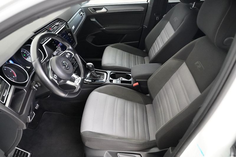 Volkswagen Touran - fotka 15 z 34